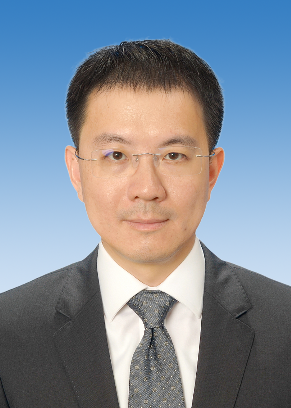 副区长：何毅伟